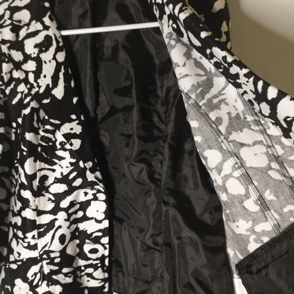 Notations black and white jacket size medium - Picture 5 of 10